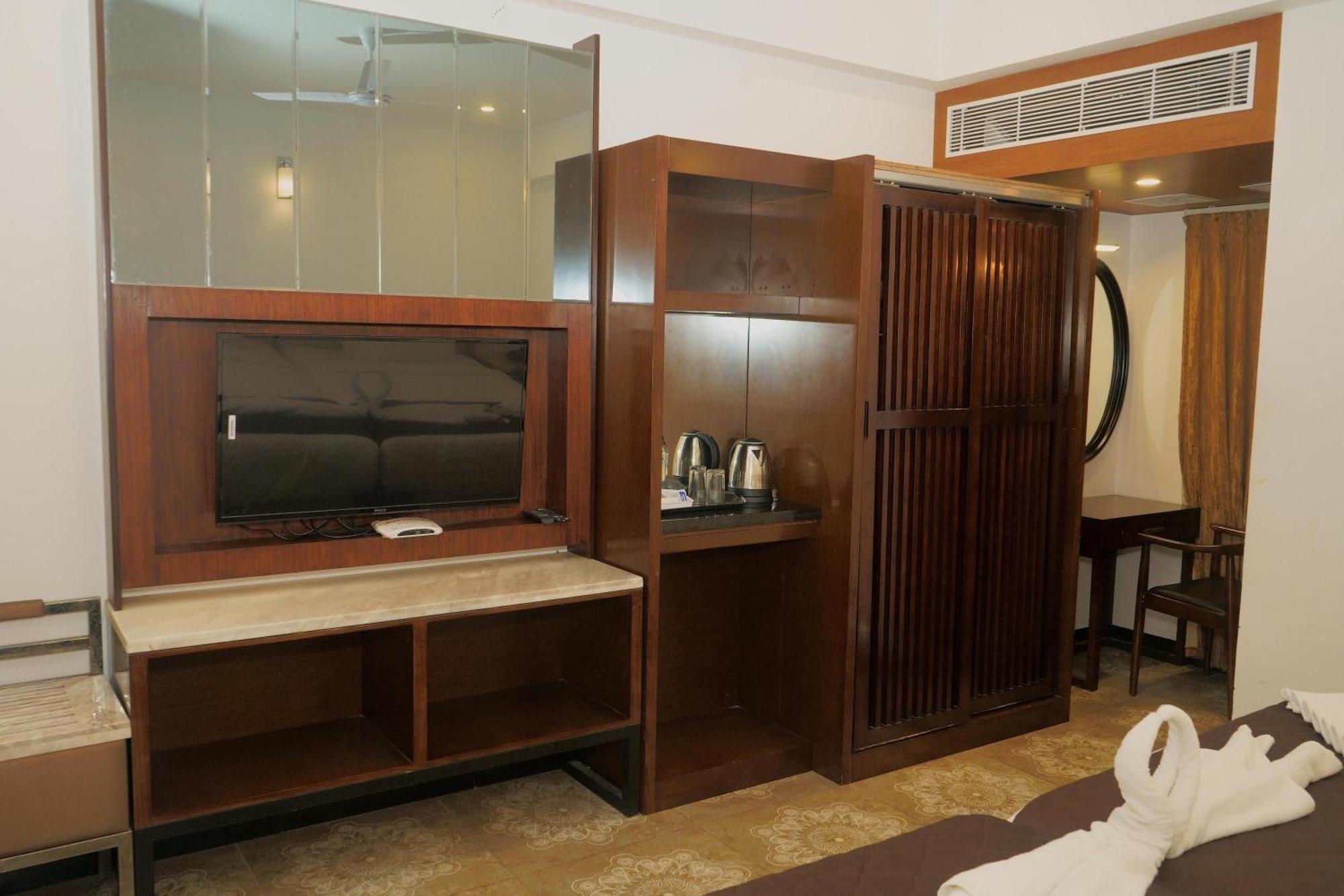 Geo Hotel بونديتْشيري المظهر الخارجي الصورة